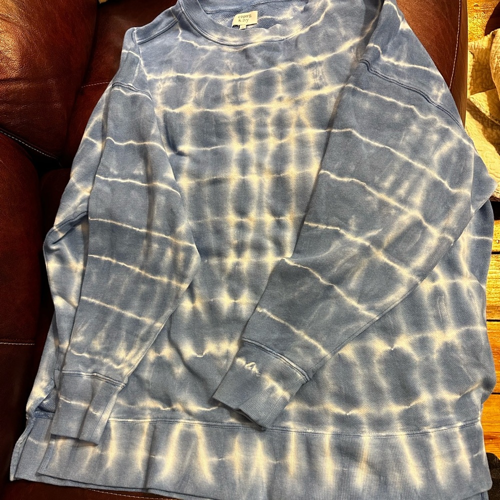 Crown n Ivy tye dye long sleeve Large W wash in cold water comfy soft top.
